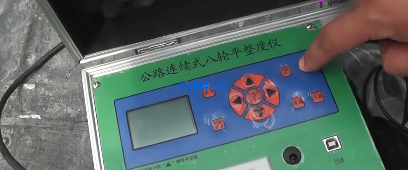 連續(xù)式八輪平整度儀使用測試方法(圖1) 連續(xù)式八輪平整度儀測試方法